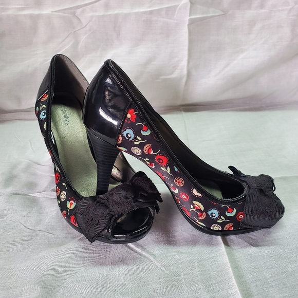 🆑️ XHILARATION | Floral Peep-Toe Bow Heels sz 7 - Picture 2 of 8